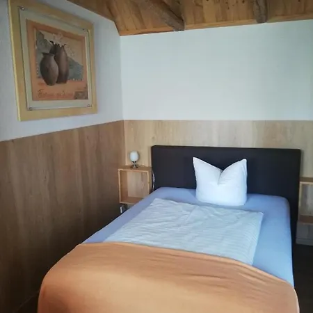 Waldschlößchen Hotel *