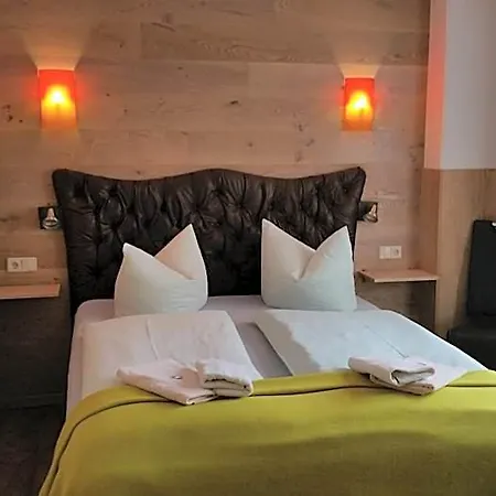 Waldschlößchen Hotel *