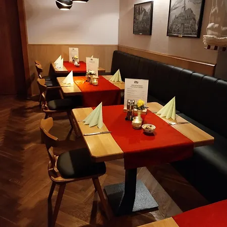 Waldschlößchen Hotel *
